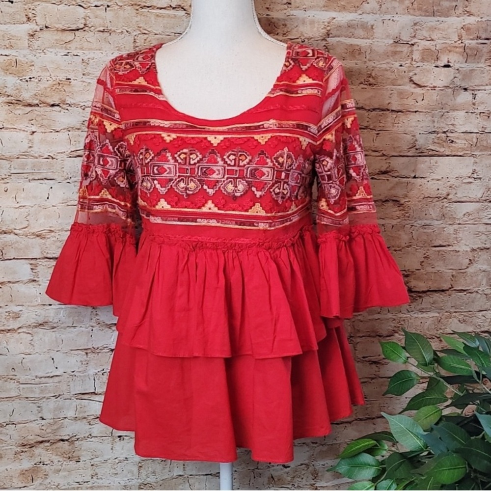 V CRISTINA RED TIRED EMBROIDERED
TOP